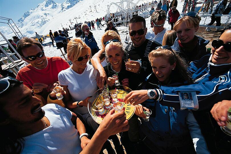 Nicht nur im Sommerurlaub ist die Beziehung in Gefahr, auch auf den Apres-Ski Partys kann es wild werden. Auf dem zweiten Platz liegt Österreich mit stolzn 15,5 Prozent.