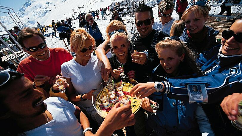 Nicht nur im Sommerurlaub ist die Beziehung in Gefahr, auch auf den Apres-Ski Partys kann es wild werden. Auf dem zweiten Platz liegt Österreich mit stolzn 15,5 Prozent. Nicht nur im Sommerurlaub ist die Beziehung in Gefahr, auch auf den Apres-Ski Partys kann es wild werden. Auf dem zweiten Platz liegt Österreich mit stolzn 15,5 Prozent.