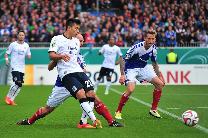 BOBBY WOOD: NOTE 5: Duellierte sich lange mit Okotie um die wenigsten Ballkontakte und gewann den Zweikampf schließlich. Unauffälligster Löwe.