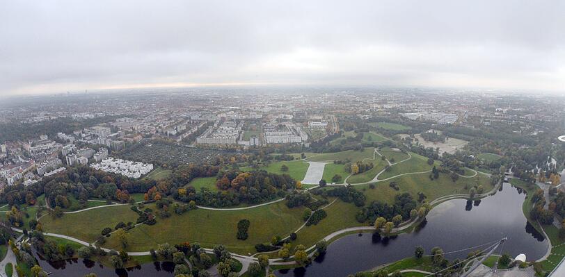 Eine Kunstinstallation im Olympiapark macht auf das Abschmelzen der Arktis aufmerksam.
