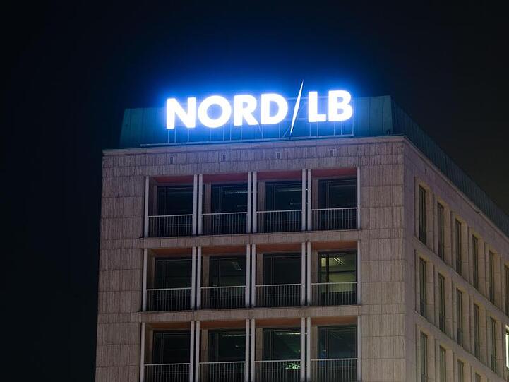 Die EU-Wettbewerbshüter haben die milliardenschwere Rettung der Norddeutschen Landesbank genehmigt.