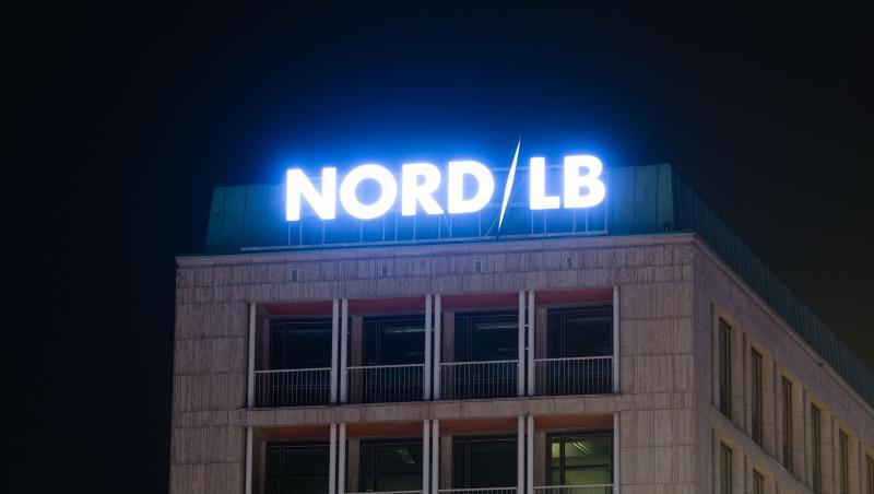 Die EU-Wettbewerbshüter haben die milliardenschwere Rettung der Norddeutschen Landesbank genehmigt. Die EU-Wettbewerbshüter haben die milliardenschwere Rettung der Norddeutschen Landesbank genehmigt.
