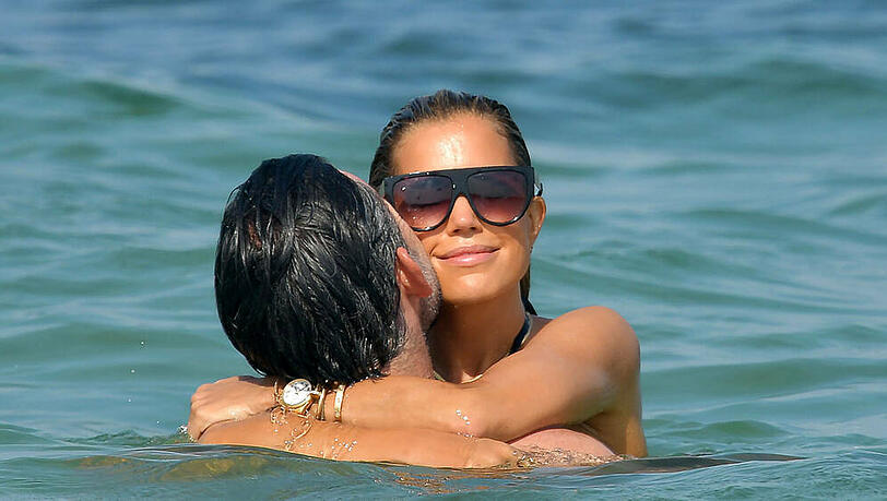 Sylvie Meis und Niclas Castello glücklich beim Planschen: So oder so ähnlich wie hier im Sommer 2019 in Saint-Tropez, Frankreich, dürften auch die Bilder aus den Flitterwochen werden. Sylvie Meis und Niclas Castello glücklich beim Planschen: So oder so ähnlich wie hier im Sommer 2019 in Saint-Tropez, Frankreich, dürften auch die Bilder aus den Flitterwochen werden.