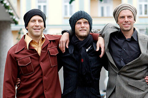 Sportfreunde Stiller, Band ("Ein Kompliment"):...weil sie den Soundtrack der guten Laune liefern.