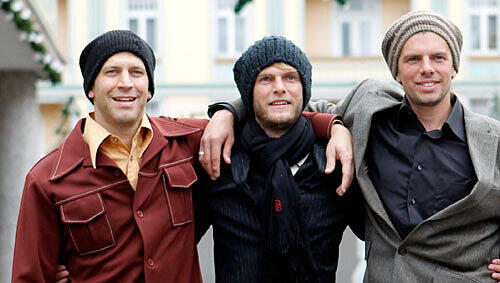 Sportfreunde Stiller, Band ("Ein Kompliment"):...weil sie den Soundtrack der guten Laune liefern.