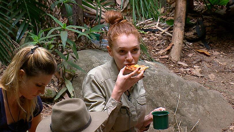Georgina: &bdquo;Das ist keine Milch, das ist nur Kaffeesahne.&ldquo; Olivia: &bdquo;Wir müssen uns beeilen, die Butter schmilzt.&ldquo; Joey: &bdquo;Wie viele Brot gibt es?&ldquo; Er zählt und kommt auf zehn Scheiben.