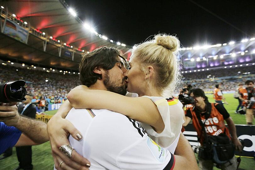 Seit 2011 waren sie eines der bekanntesten Traumpaare Deutschlands. Jetzt haben Sami Khedira und Lena Gercke ihre Trennung bekannt gegeben.