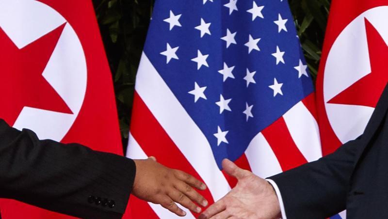 Händedruck zwischen Nordkoreas Machthaber Kim Jong Un und US-Präsident Trump bei ihrem ersten Treffen im Juni 2018 in Singapur. Händedruck zwischen Nordkoreas Machthaber Kim Jong Un und US-Präsident Trump bei ihrem ersten Treffen im Juni 2018 in Singapur.