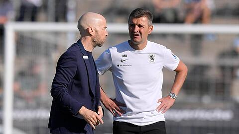 "Die Dinge laufen momentan richtig gut", sagt Trainer Köllner (rechts) und lobt damit die Arbeit von Sport-Geschäftsführer Gorenzel. (Archivbild)