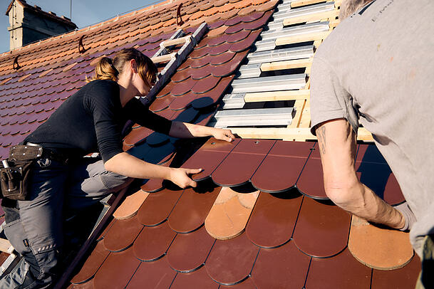 Seit September wird das Dach neu gedeckt. Die Planungen geht weit länger zurück.