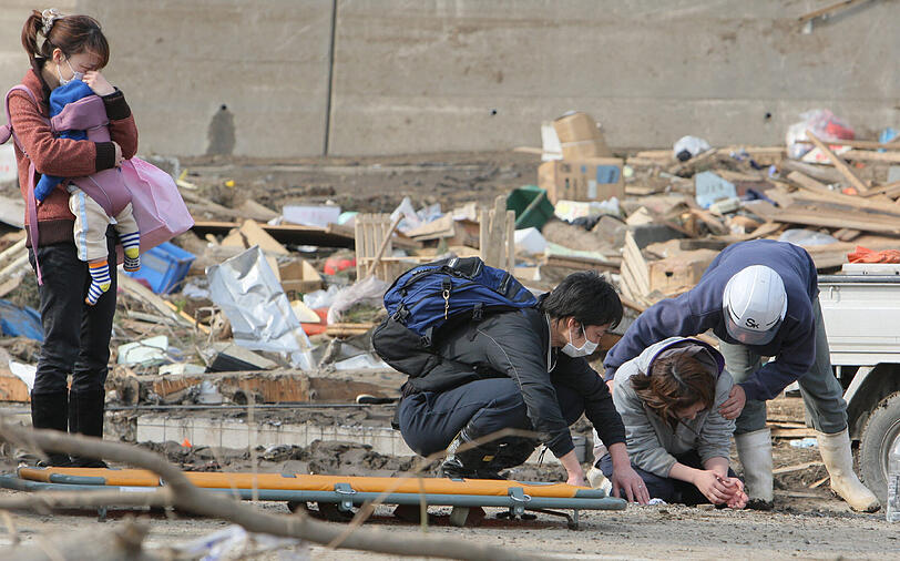 Japan: Erdbeben, Tsunami, Angst vor Atom-Gau - ein Land liegt in Trümmern. Die Bilder