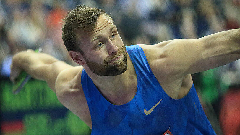 Beim Hallen-ISTAF in Berlin hatte Harting Mitte Februar angedeutet, dass er auf dem Weg zurück zu alter Form im Zeitplan lag - mit 64,81 Metern gewann der Europameister überraschend das Meeting. Beim Hallen-ISTAF in Berlin hatte Harting Mitte Februar angedeutet, dass er auf dem Weg zurück zu alter Form im Zeitplan lag - mit 64,81 Metern gewann der Europameister überraschend das Meeting.