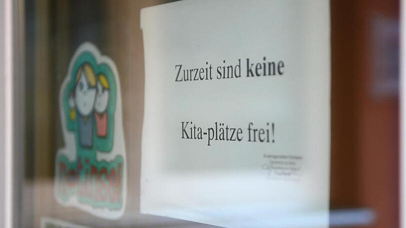 Nach einem Zeitungsbericht fehlen 228.000 Betreuungsplätze für Kleinkinder unter drei Jahren.