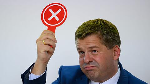 Sven Schulze m&ouml;chte der AfD die rote Karte zeigen.