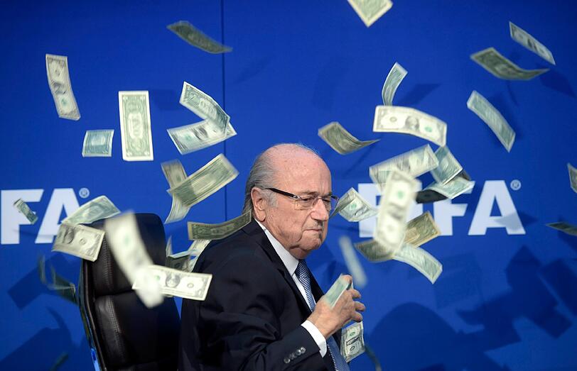 Geldregen für Sepp Blatter.