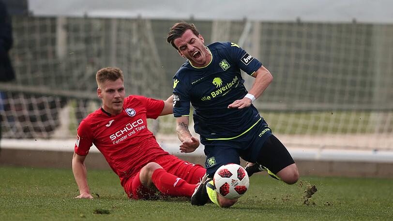 Will endlich öfter treffen: Löwe Nico Karger (r.), hier beim 1:2 im Test gegen Arminia Bielefeld.