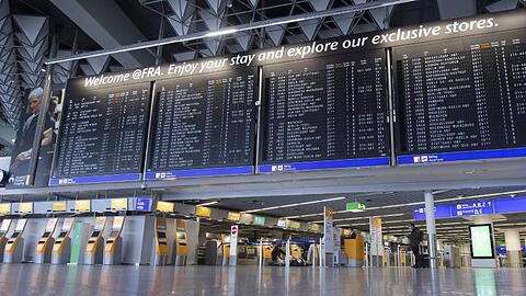 Wegen der Corona-Pandemie herrscht am Frankfurter Flughafen gähnendende Leere.