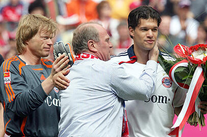 Die Verabschiedung: Michael Ballack (r) und der FC Bayern gegen 2006 getrennte Wege. Die Verabschiedung: Michael Ballack (r) und der FC Bayern gegen 2006 getrennte Wege.