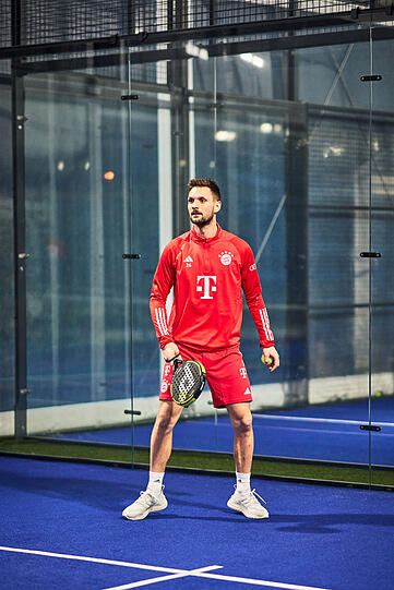 Mit Golf und Paddel-Tennis: Die Bayern-Stars genießen ihren freien Dienstagnachmittag im Trainingslager.