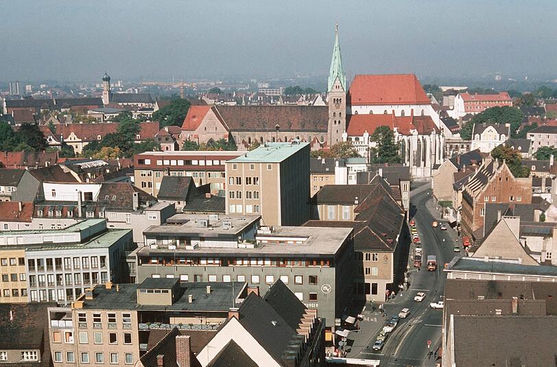 Im augsburger Kanal wollten sich die Männer abkühlen. Das Problem: Sie konnten nicht schwimmen.