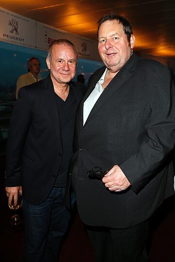 Erscheint als Erster: Dietl-Star Joachim Krol mit Ottfried Fischer.