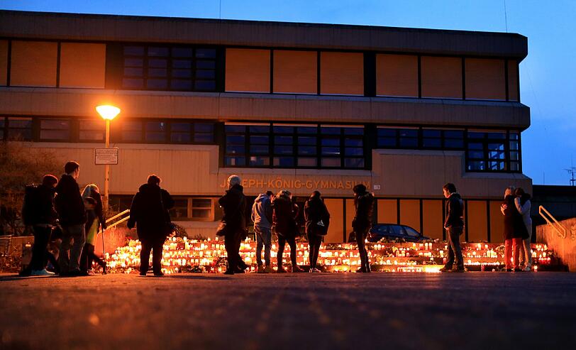 Nach dem Absturz der Germanwings-Maschine in Frankreich: Schüler trauern in Haltern um ihre toten Freunde
