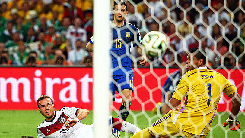 Der Moment seines bisherigen Fußballer-Lebens: Bayern-Profi Mario Götze erzielt im WM-Finale gegen Argentinien das Siegtor für die DF-Elf. Der Moment seines bisherigen Fußballer-Lebens: Bayern-Profi Mario Götze erzielt im WM-Finale gegen Argentinien das Siegtor für die DF-Elf.