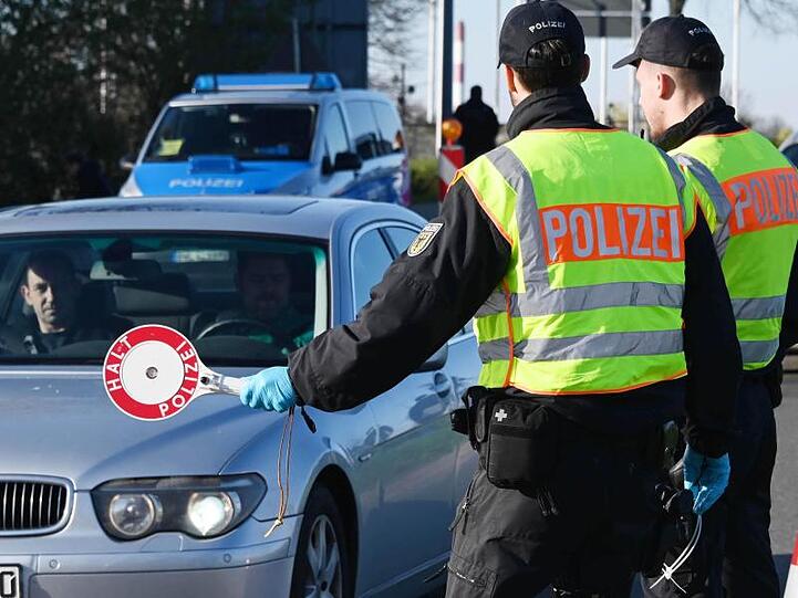 Am deutsch-französischen Grenzübergang in Kehl: Die in der Corona-Krise eingeführten Kontrollen sollen für weitere 20 Tage gelten.