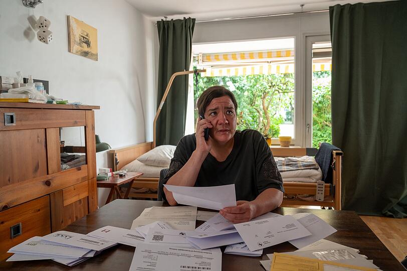 Die Stuttgarter Ermittler verd&auml;chtigen auch Mirijams (Sabine K&ouml;lbl) Halbschwester Dunja Peters (B&auml;rbel Schwarz), denn die beiden waren wegen der Pflege des kranken Vaters zerstritten.