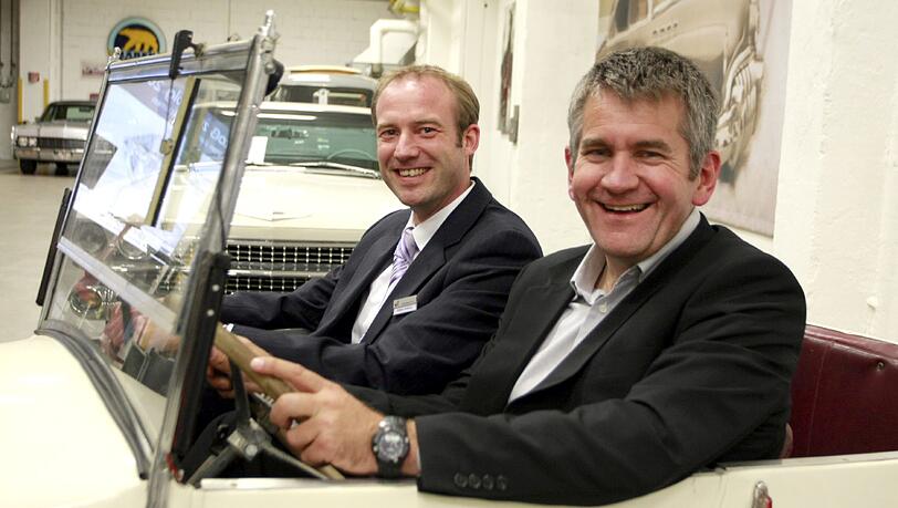Auch Cay von Fournier (r.) hat Spaß am Veranstaltungsort „Ofenwerk“. Robert Amelung (l.) hat die Vortragsreihe konzipiert. Auch Cay von Fournier (r.) hat Spaß am Veranstaltungsort „Ofenwerk“. Robert Amelung (l.) hat die Vortragsreihe konzipiert.
