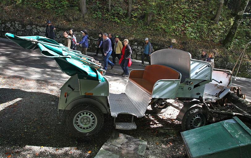 Bei einem Pferdekutschen-Unfall sind am Montag auf dem Weg zum Schloss Neuschwanstein mehrere Menschen verletzt worden.