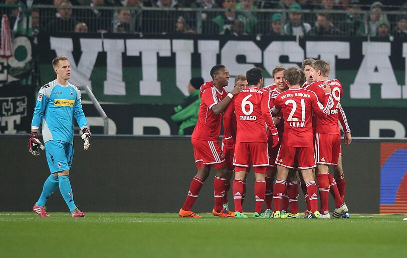 24.1.2014 - Der ungeschlagene Tabellenführer Bayern München lässt gleich zum Start der Bundesliga-Rückrunde wieder die Muskeln spielen und gewinnt den Klassiker in Mönchengladbach verdient mit 2:0