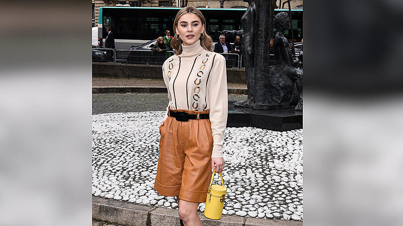 Model Stefanie Giesinger im angesagten Bermuda-Hosen-Look.