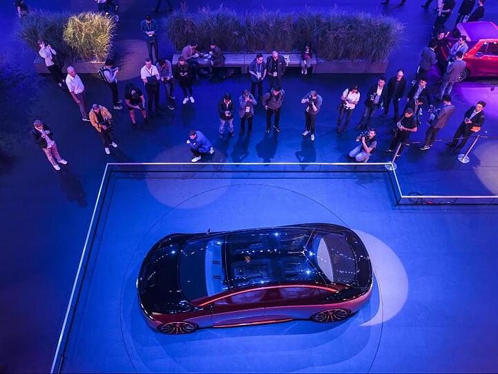 Ausstellung eines Mercedes-Benz Vision EQS auf der IAA in Frankfurt am Main.