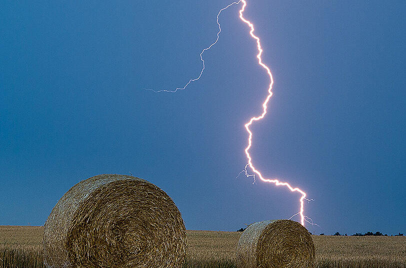 Schwere Unwetter mit viel Regen und Blitzen haben in der Nacht zum Donnerstag in Teilen Deutschlands zahlreiche Schäden angerichtet.