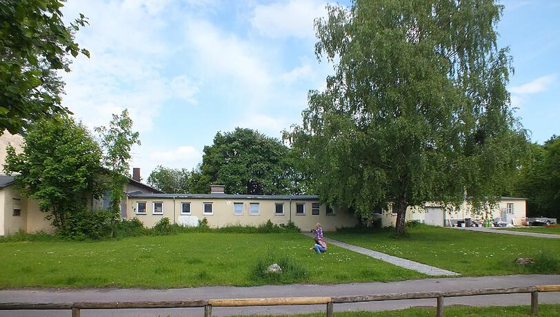 Die letzte erhaltene Baracke des ehemaligen KZ-Außenlagers Allach in Ludwigsfeld. Die letzte erhaltene Baracke des ehemaligen KZ-Außenlagers Allach in Ludwigsfeld.