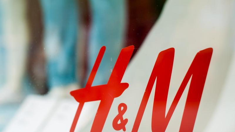 H&M brechen durch die Corona-Krise die Umsätze weg. H&M brechen durch die Corona-Krise die Umsätze weg.