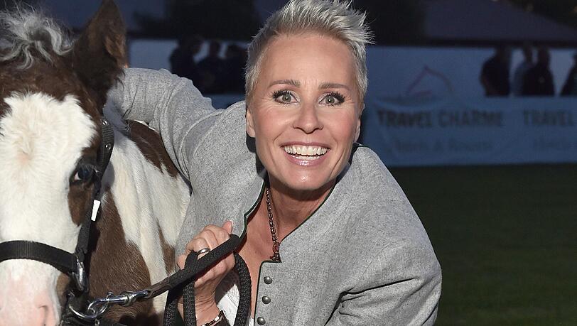 Sonja Zietlow moderiert auch 2026 wieder das Dschungelcamp.