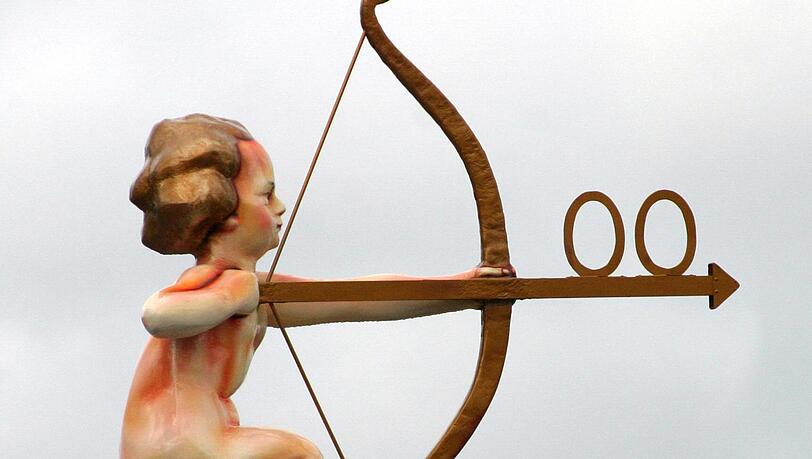Ein junger Mann hat gegen ein Coburger Lokal uriniert und dafür Prügel des Gastwirts kassiert. Dieser hatte gesehen, wie der 24-Jährige seinen Toilettengang an der Hauswand erledigte. (Symbolbild) Ein junger Mann hat gegen ein Coburger Lokal uriniert und dafür Prügel des Gastwirts kassiert. Dieser hatte gesehen, wie der 24-Jährige seinen Toilettengang an der Hauswand erledigte. (Symbolbild)