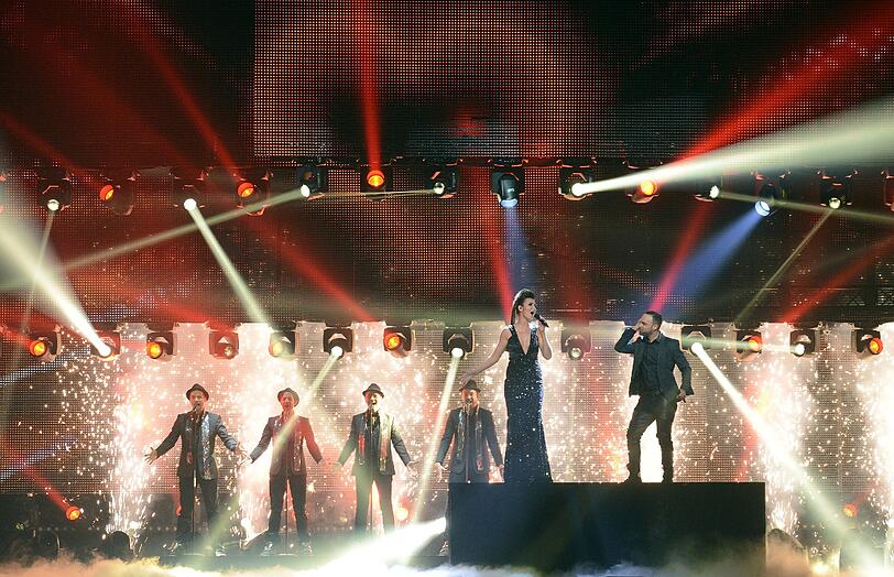 Bis zur letzten Minute liefern sich Cascada und LaBrassBanda ein Kopf-an-Kopf-Rennen beim Vorentscheid zum Eurovision Song Contest. Am Ende setzen die Zuschauer auf Pop. Die Bilder aus Hannover