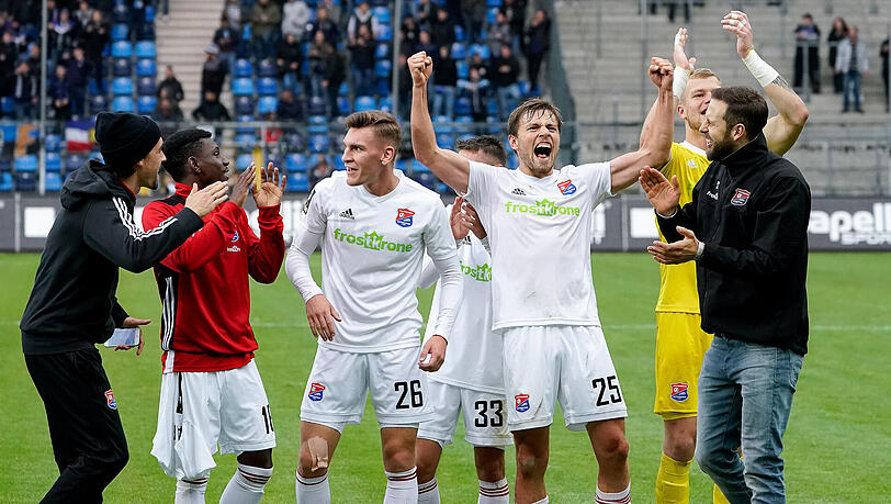 Die SpVgg Unterhaching gewinnt bei Waldhof Mannheim mit 3:0. Die SpVgg Unterhaching gewinnt bei Waldhof Mannheim mit 3:0.