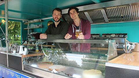 Die beiden Betreiber von &bdquo;Gans am Wasser&ldquo;: Florian Jund (l.) und Julian Hahn.