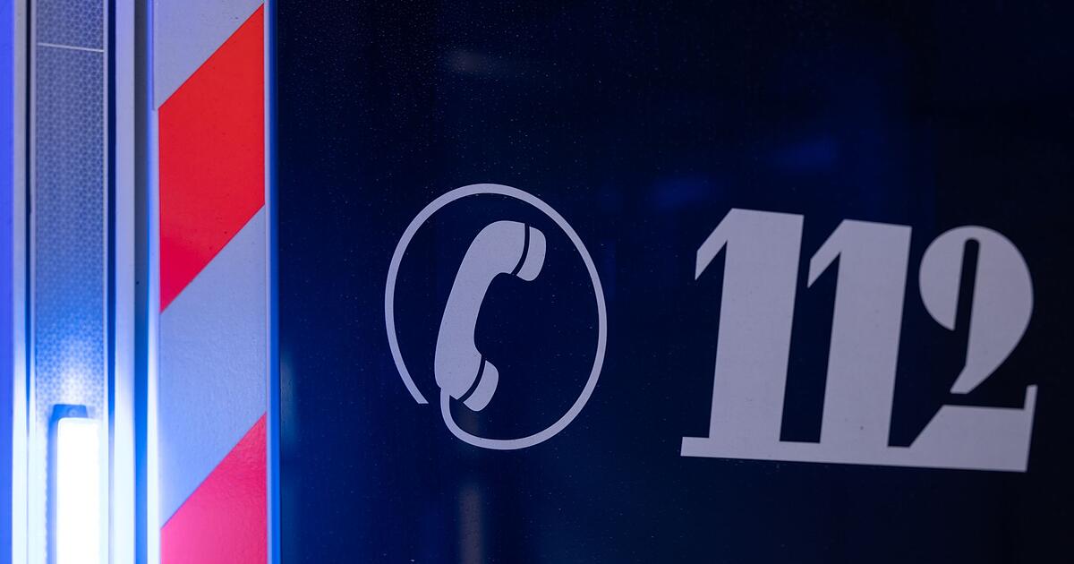 Frontalzusammensto-Metallteil-verfehlt-Fahrer-knapp