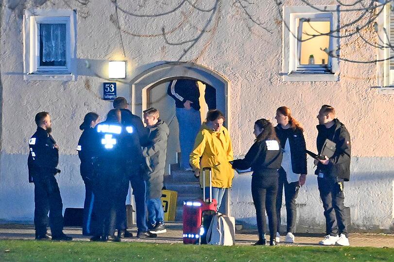 Ersten Informationen der Polizei zufolge ging gegen 19.30 Uhr ein Notruf bei der M&uuml;nchner Polizei ein.