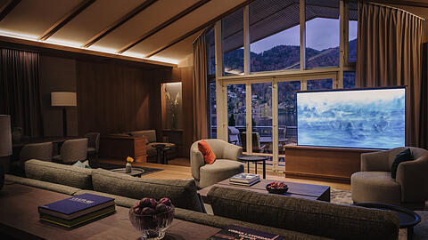 Ein Blick in eine Suite im Althoff Seehotel &Uuml;berfahrt in Rottach-Egern am Tegernsee.