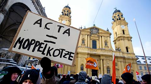 Rund 16000 Menschen demonstrierten in München gegen das Acta-Abkommen.