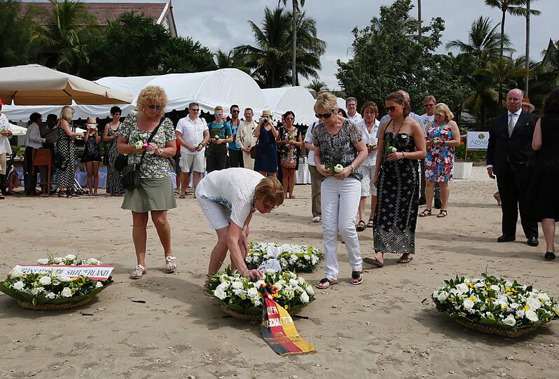 Zehn Jahre später gedenken Angehörige der Tsunami-Opfer in Indonesien