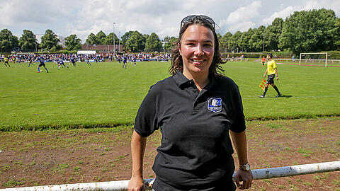 Nach Umwandlung des Bundesligisten Hamburger SV in eine Aktiengesellschaft gründeten Fans den HFC Falke - Tamara Dwenger ist die Vorsitzende des Vereins.