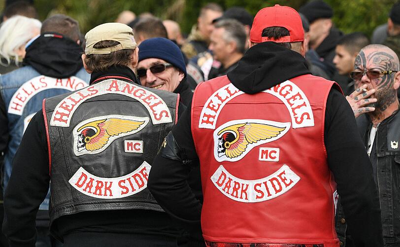 Hells Angels und Mitglieder befreundeter Rockergruppen aus mehreren Ländern bei der Beerdigung des  erschossenen Hells Angels-Chefs von Gießen, Aygün Mucuk.