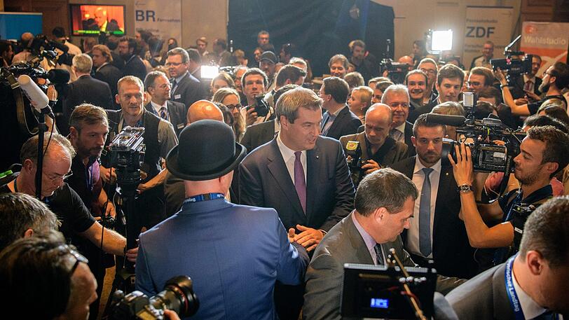 Ministerpräsident Markus Söder (CSU) als Einzelkämpfer in der Menge. Bald wird er sich einen Koalitionspartner suchen müssen.